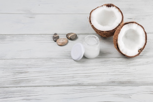 Foto gratuita elementi naturali per spa con cocco