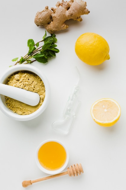 Natural treatment with honey and lemon