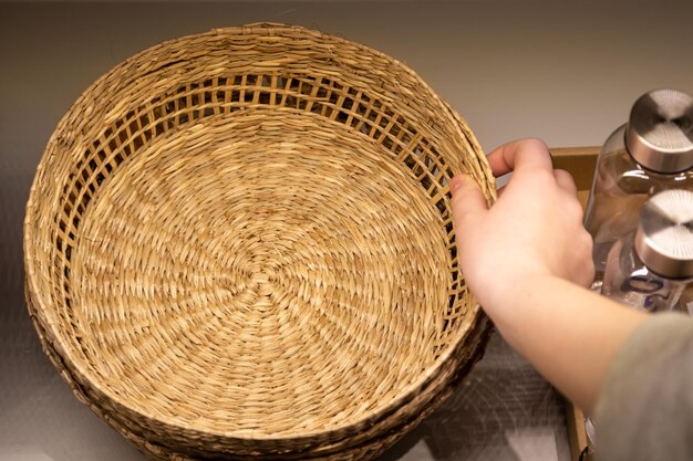 Натуральная плетеная корзина в магазине, контейнер для фруктового хлеба, ива, ручное плетение, искусство