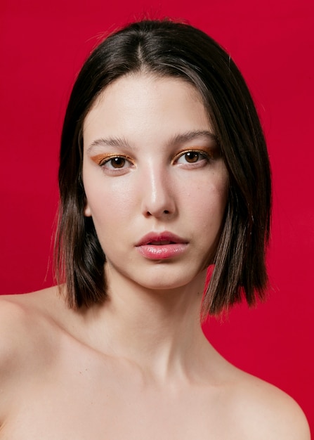 Natural woman posing with bare shoulders