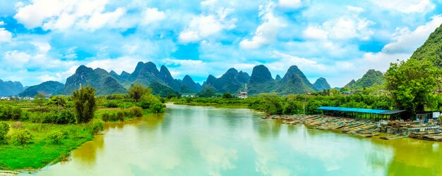Природа естественная азиатская зеленая вода река