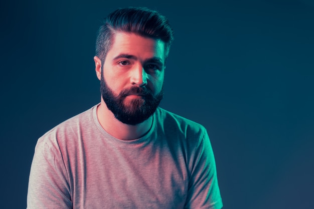 Free photo neon portrait of a young attractive man