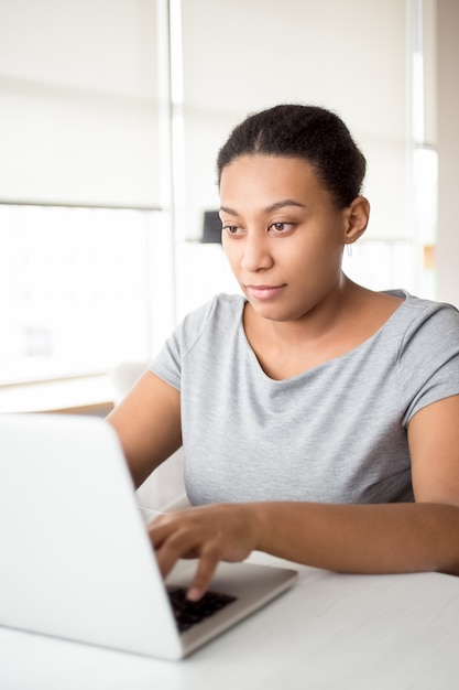 net professional businesswoman sitting checking