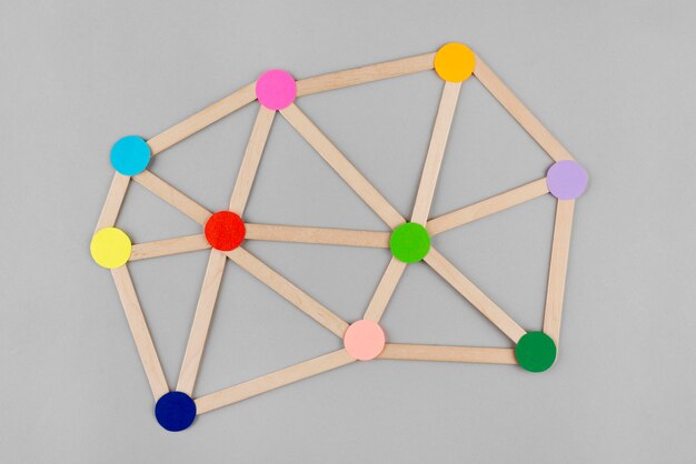 カラフルなドットフラットレイとネットワークコンセプト
