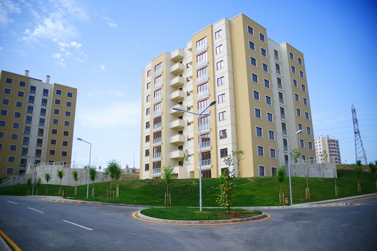 Free Photo new buildings with green areas