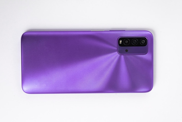 無料Photo 白い背景の上の新しい携帯電話