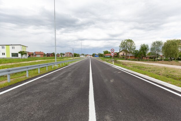 ボスニアヘルツェゴビナのブルコ地区に最近建設された高速道路