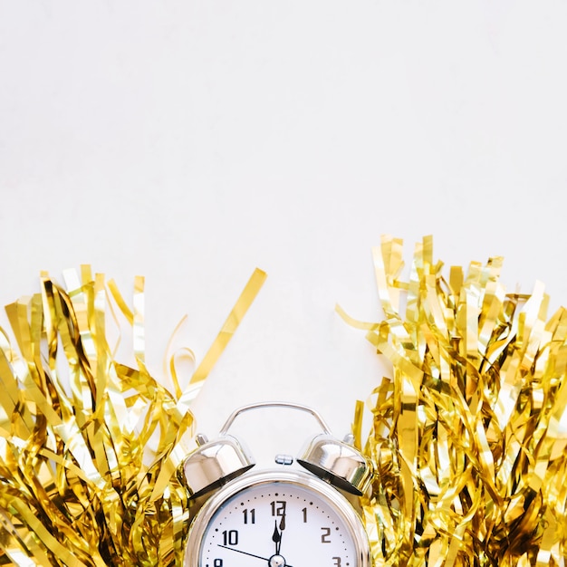 Free photo new year background with alarm and golden ornaments