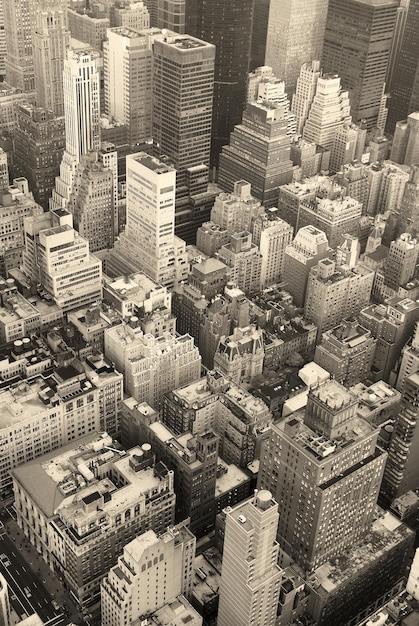 ニューヨーク市マンハッタンのスカイライン空撮白黒