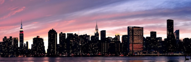 Панорама заката Нью-Йорка на Манхэттене