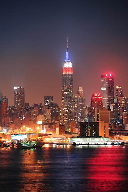 ニューヨーク州ニューヨーク-5月29日：2011年5月29日にニューヨーク市でエンパイアステートビルのクローズアップ。エンパイアステートビルは102階建てのランドマークであり、40年以上にわたって世界で最も高いビルでした。