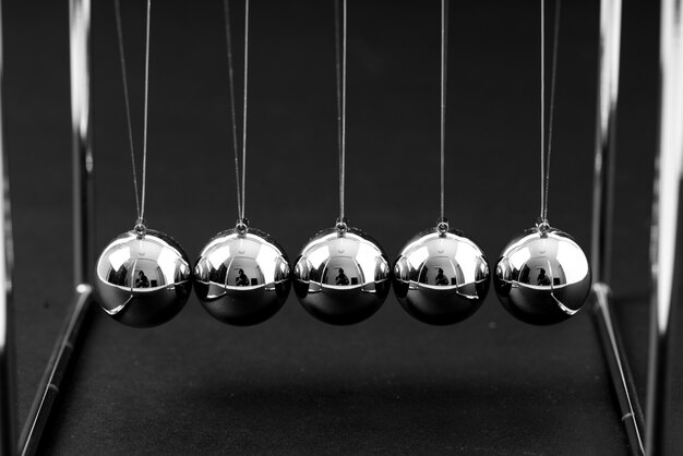 isaac newton pendulum