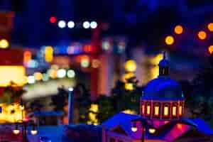 Бесплатное фото Огни ночного города мягкий фокус, миниатюра