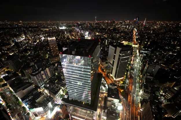 夜の街並みの背景