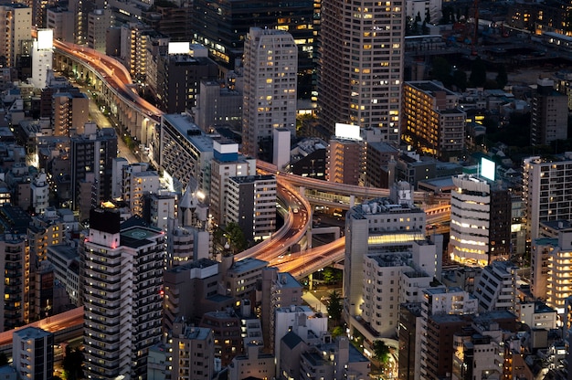 夜の街並みの背景