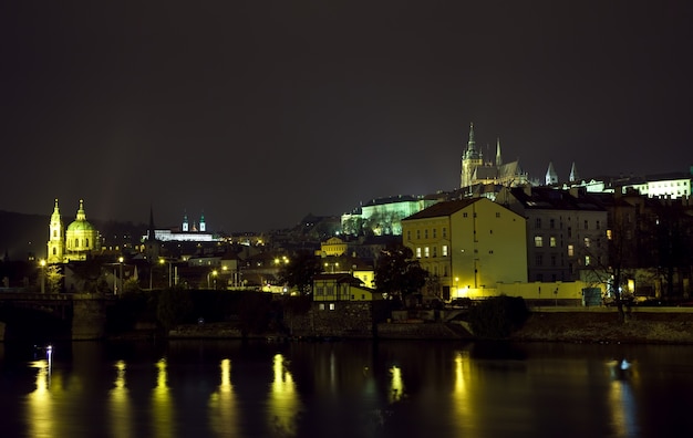 Vista notturna di praga