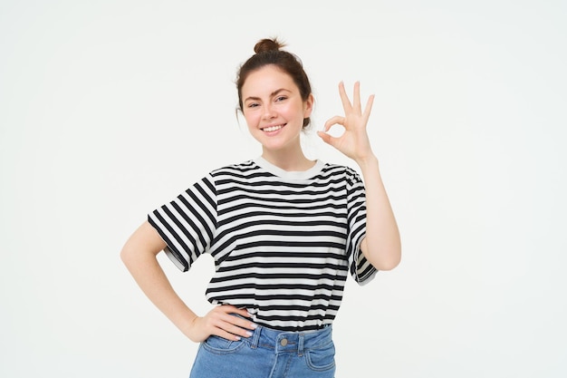 Free photo no problem excellent choice smiling confident young woman showing okay ok sign zero gesture