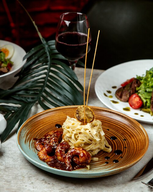 Noodles with chicken in sauce with sesame