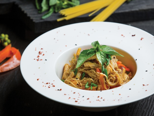 Noodles with vegetables and mint leaves