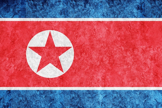 Бесплатное фото Металлический флаг северной кореи, текстурированный флаг, гранж-флаг