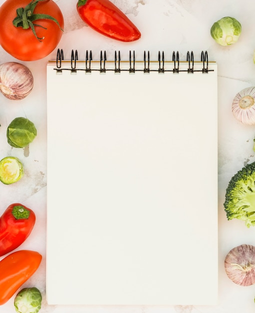 Free photo notebook and vegetables