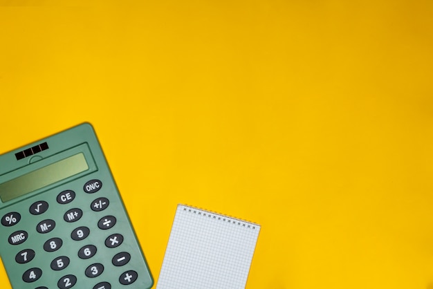 Free Photo notepad and calculator
