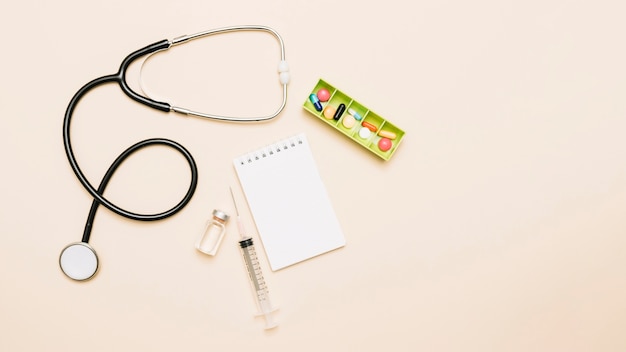 Free photo notepad near stethoscope and medications