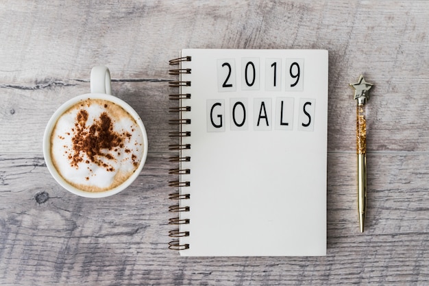 Notepad with 2019 goals inscription on table 