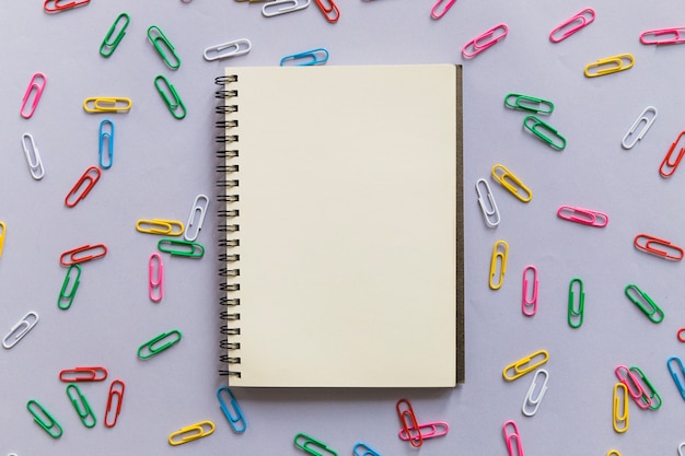 Free photo notepad with paper clips