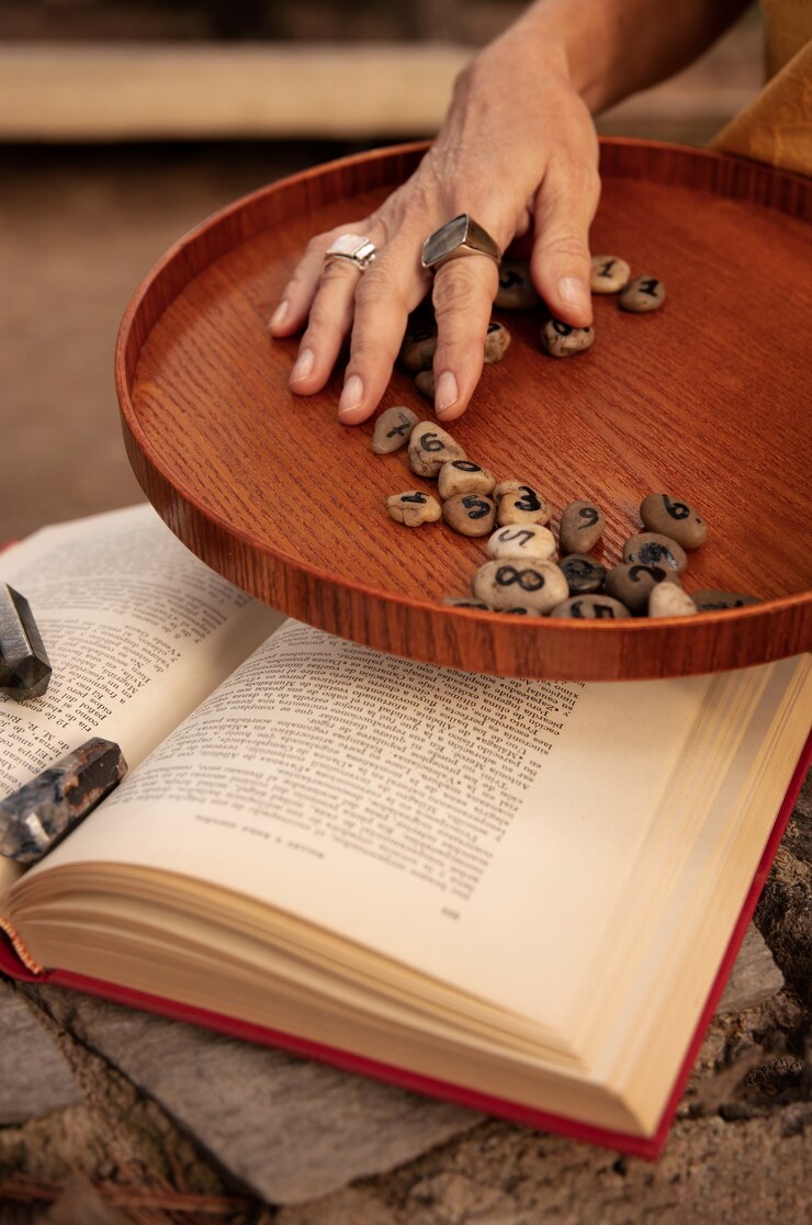 Free Photo numerology concept with pebbles