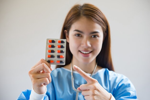  nurse giving medicines