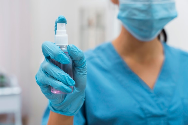 Free photo nurse holding a bottle of sanitizer close-up