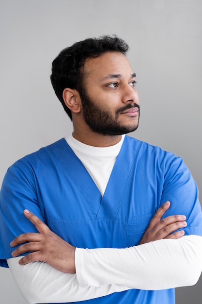 Free photo nurse preparing for consult