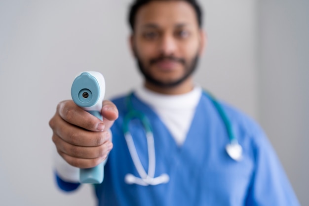 Free photo nurse preparing for consult