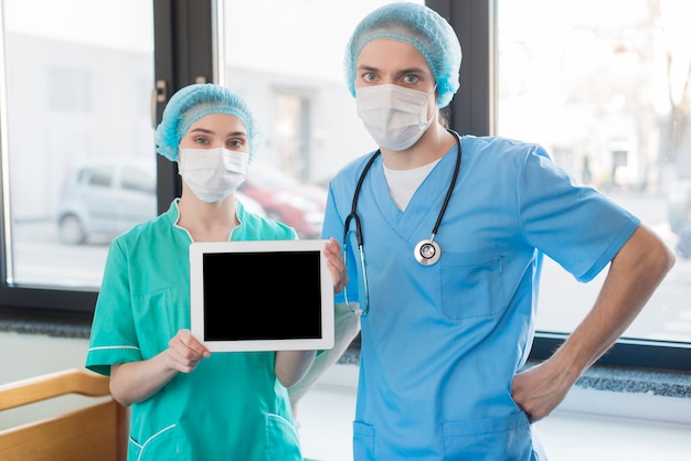 Free photo nurses with chalkboard