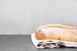 Free photo nutritional loaf of bread on a cloth