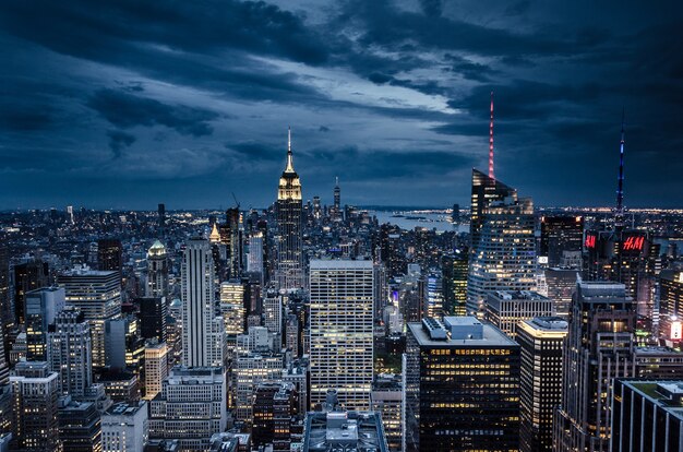 ニューヨーク。夜のニューヨーク市の空撮