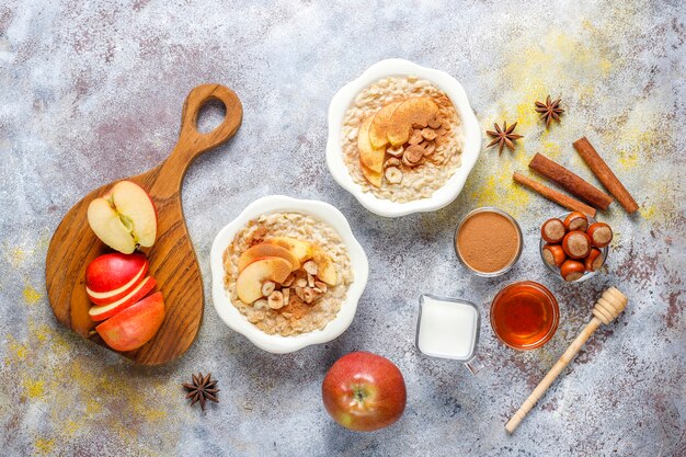 Oatmeal porridge with apples and cinnamon.