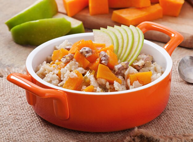 Oatmeal with pumpkin, apples, nuts and honey