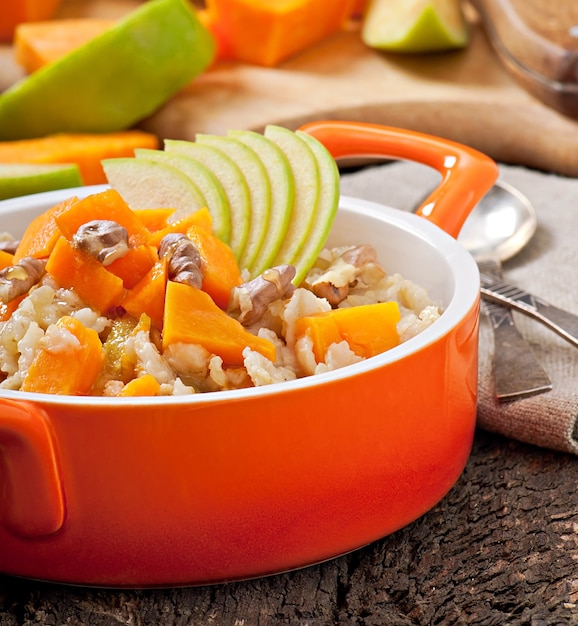 Oatmeal with pumpkin, apples, nuts and honey