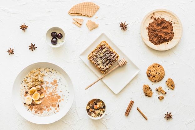 Oatmeals; honeycomb; biscuits; chocolate; anise and cinnamon