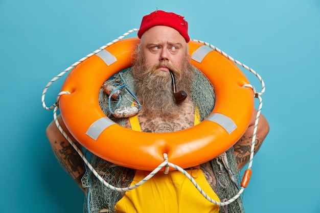 Free photo obese bearded male sailor wiith fishing net