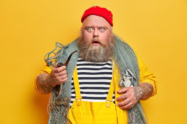 Free photo obese bearded male sailor wiith fishing net