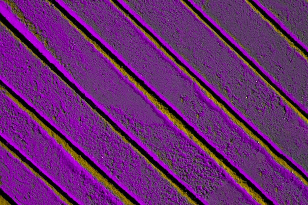 Oblique lines on violet sand