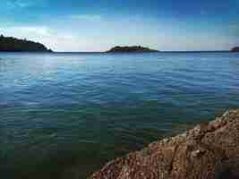 Free photo the ocean with some islands