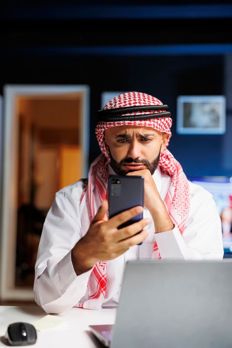 Free Photo office muslim man using a smartphone
