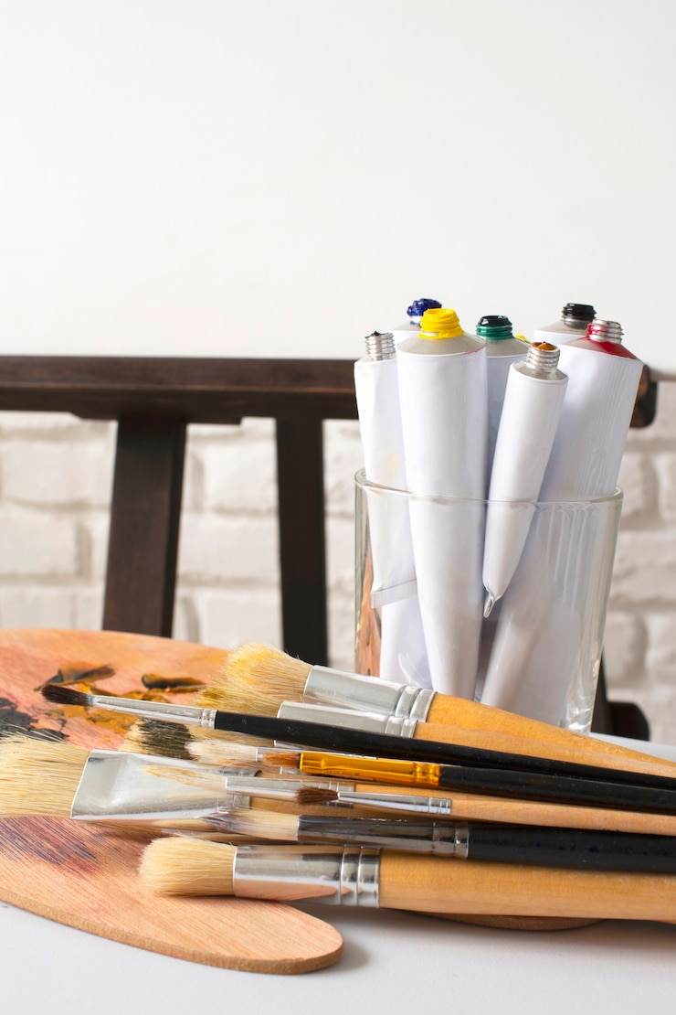 Free Photo oil paint tubes for painting