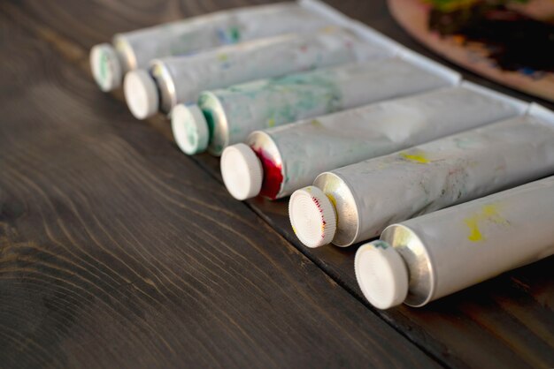 Тюбики масляной краски для покраски