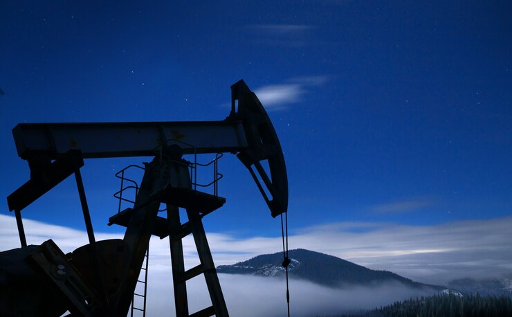 Free Photo oil pump silhouette at night.