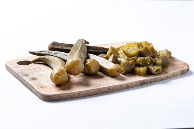 Free photo okra slices on wooden table